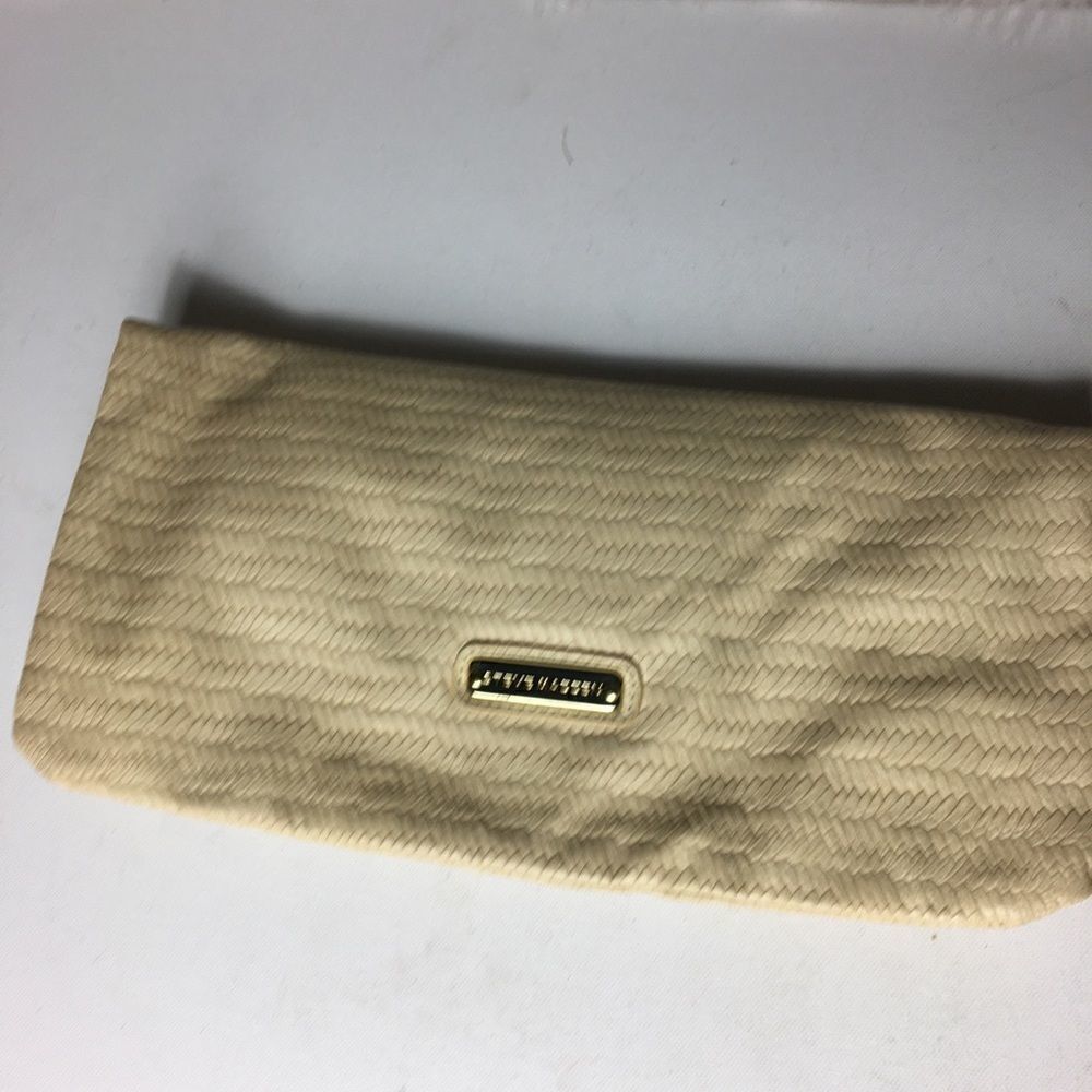 Steve Madden beige weave pattern clutch